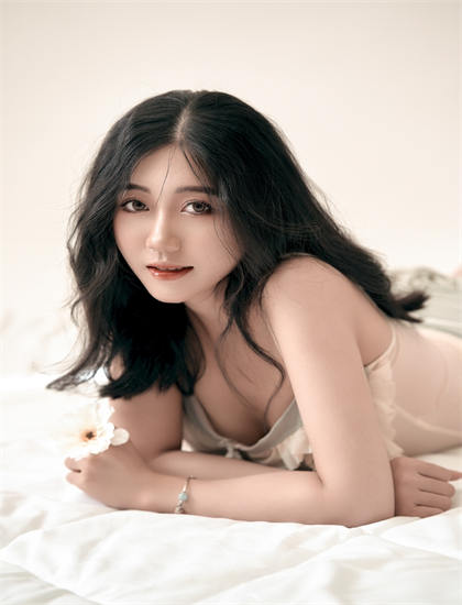 高清资源：《焊花燃尽处,新途绽芳华》导演手法解析不容错过的：艺术风格与技术特点分析